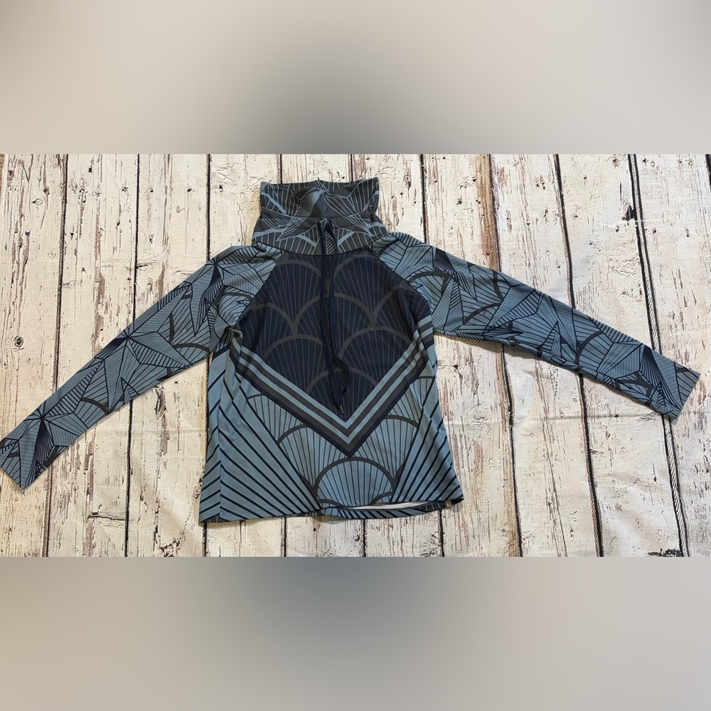Active Usa Gray Geometric Jacket - image 1